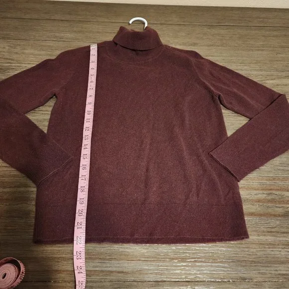 Quince Mongolian Cashmere Turtleneck Sweater NWOT Maroon Small - Picture 3 of 8